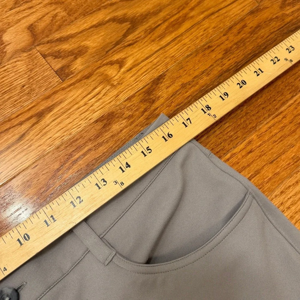 Vuori Mens Meta Pants Warm Grey Mens 32x27 Athletic Slim V4021-S Tech Golf Chino